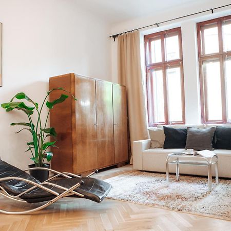 Oomph Vintage 2Br Gem Steps From Politechnika Apartamento Varsóvia Exterior foto